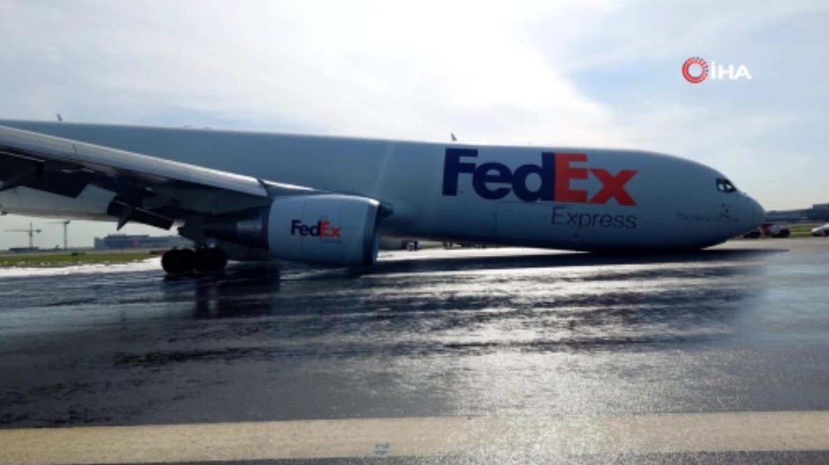 İstanbul Havalimanı'nda hareketli dakikalar! Kargo uçağı iniş sırasında kaza yaptı! Pist uçuşlara kapatıldı!