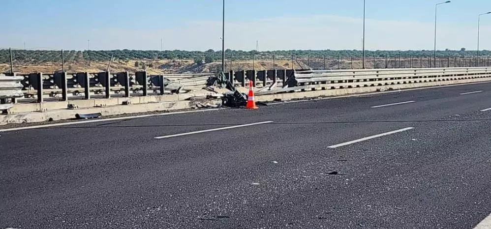 Gaziantep'te feci kaza! Kaza yapan tır köprüden aşağı uçtu!