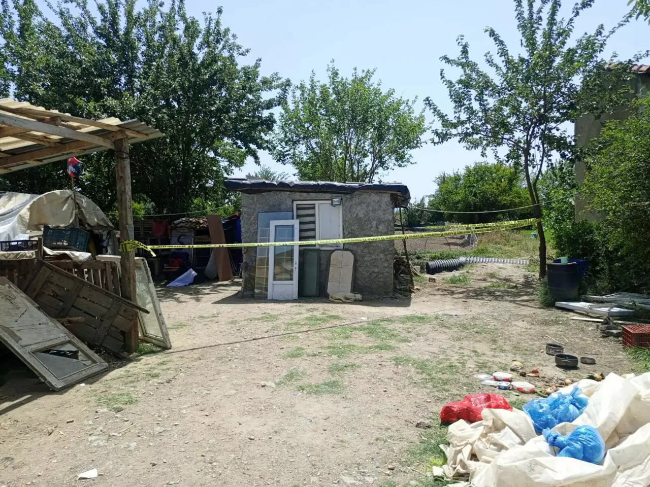 Birlikte yaşadığı kadın hakkında, dedikodu yapan arkadaşını vurdu!