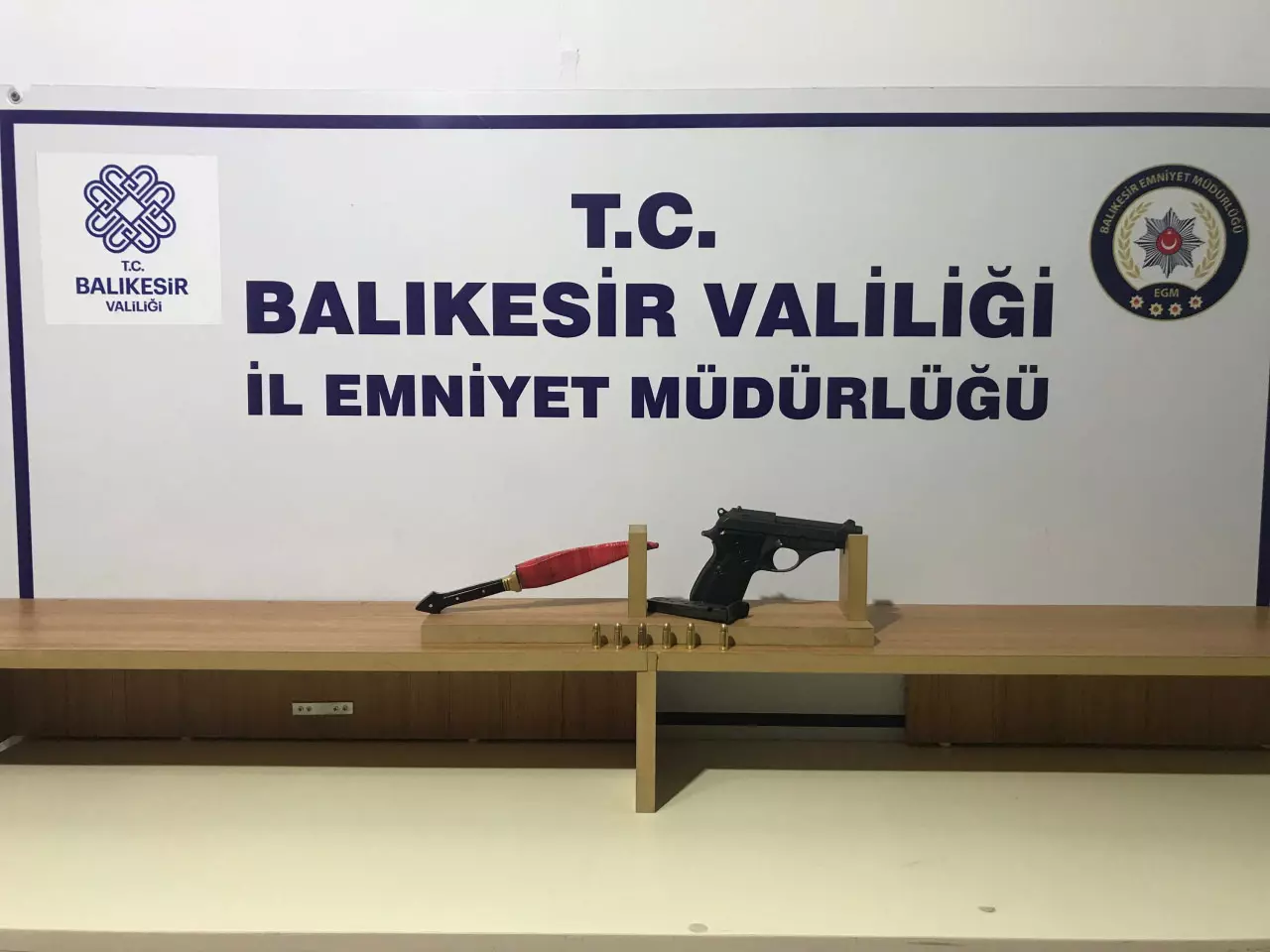 Birlikte yaşadığı kadın hakkında, dedikodu yapan arkadaşını vurdu!
