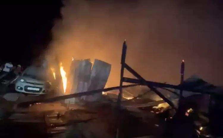 İsrail güvenli bölgeleri bombaladı! Filistinliler çadırlarında yanarak can verirken, onlar kutlama yaptı!