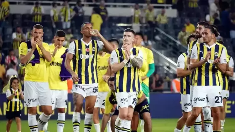 Fenerbahçe'de sürpriz ayrılık sinyalleri! O futbolcular hem taraftara hem takım arkadaşlarına veda etti