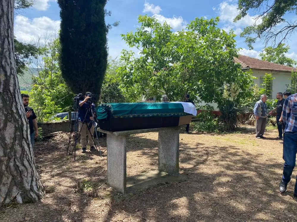 Ekonomist Korhan Berzeg'in kemikleri 312 gün sonra mezara koyuldu