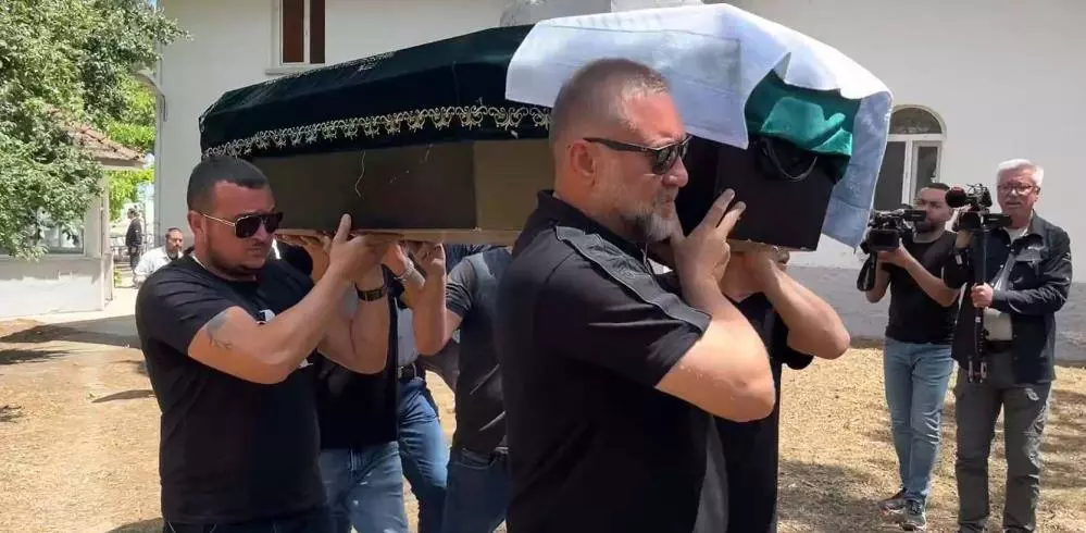 Ekonomist Korhan Berzeg'in kemikleri 312 gün sonra mezara koyuldu
