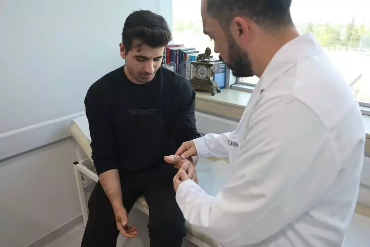 350 tonluk presin kopardığı parmakların yerine ayak parmakları dikildi