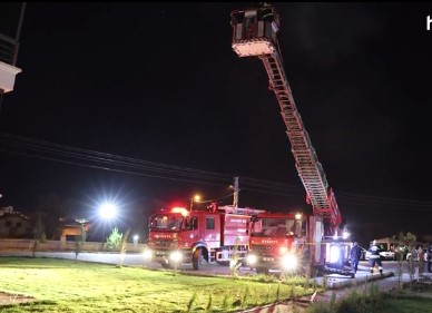 Aksaray’da hareketli dakikalar! Eşine kızan koca evini ateşe verdi! 