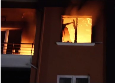 Aksaray’da hareketli dakikalar! Eşine kızan koca evini ateşe verdi! 