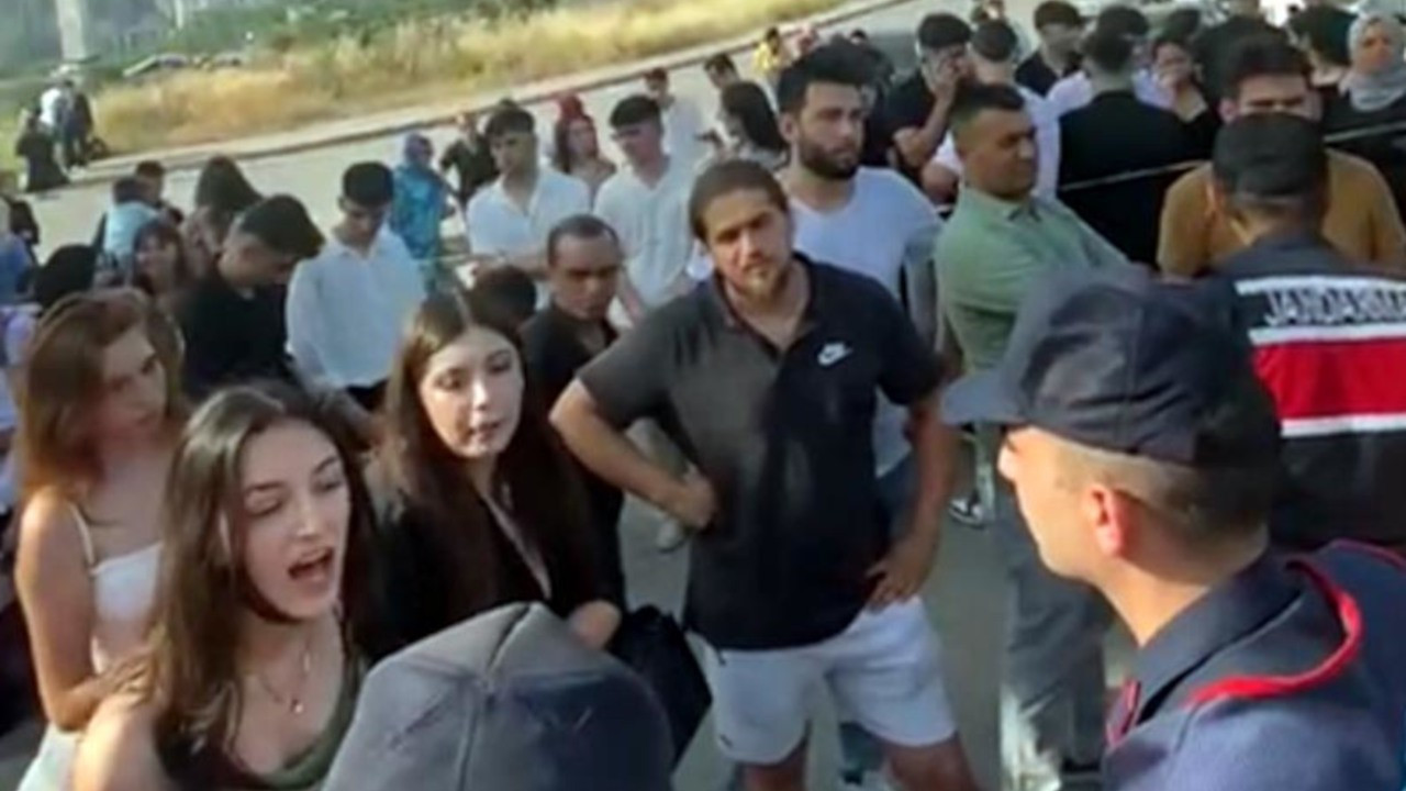 Bakan Tekin'den açıklama:Kıyafet tartışması başka boyuta taşındı! 