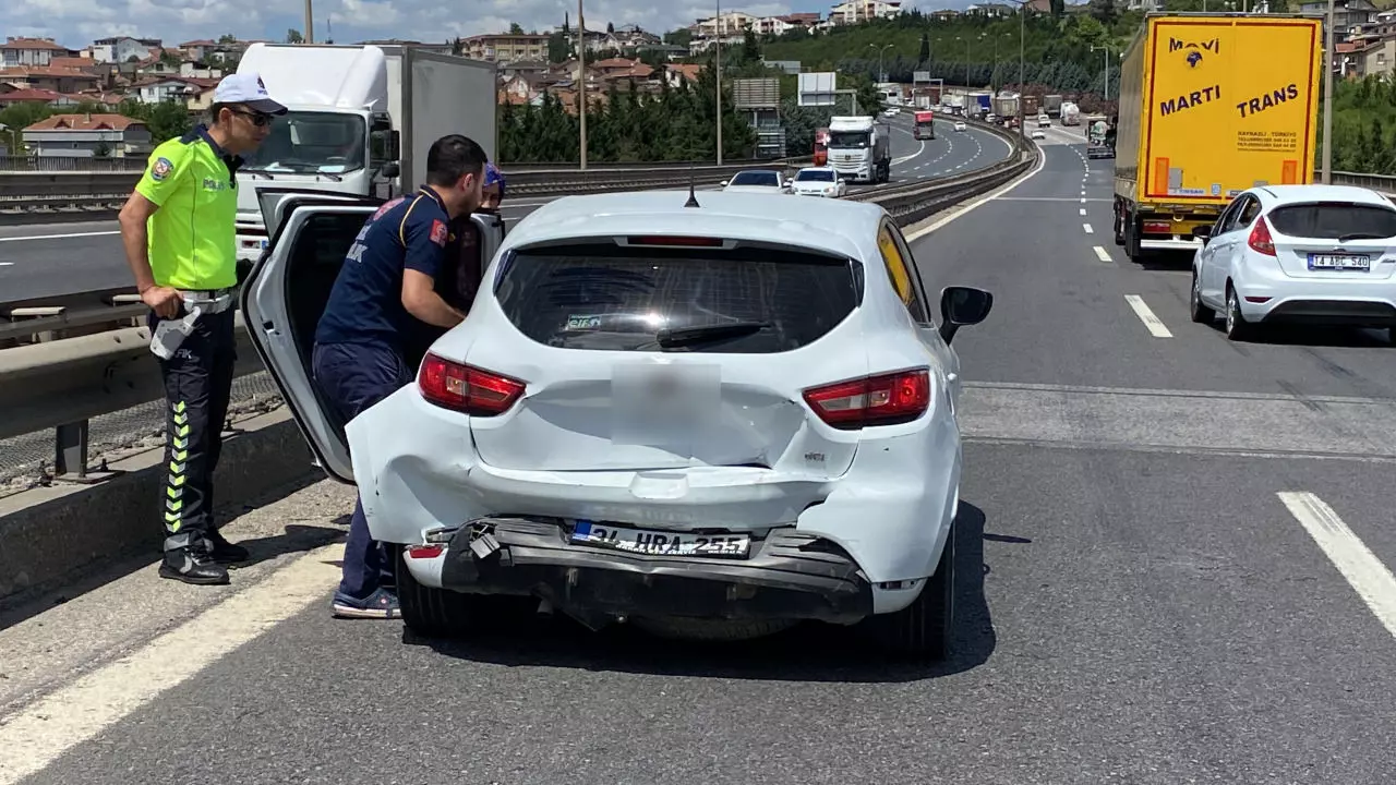 TEM'de feci kaza: 3 araç birbirine girdi, çok sayıda yaralı var!