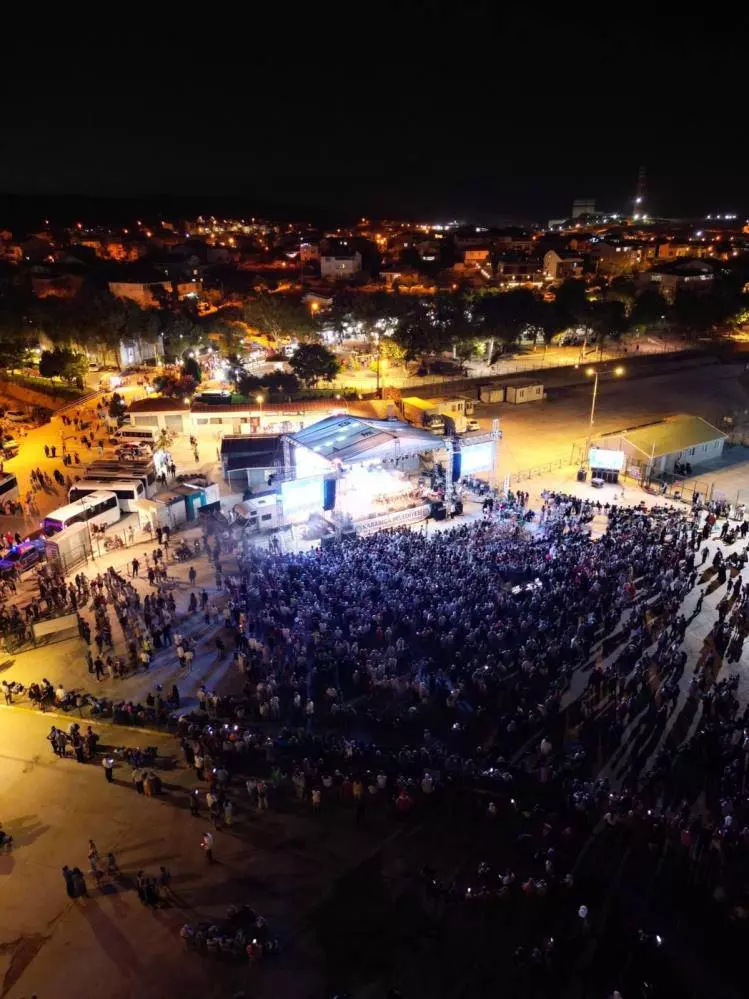 Merve Özbey'den skandal hareket: Konser alanındaki binlerce kişiyi bırakıp, şehri terk etti