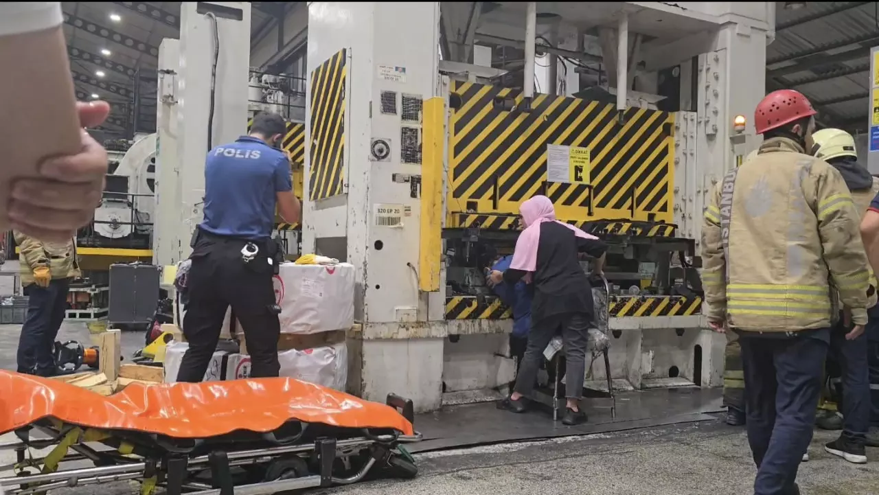 İstanbul'da feci kaza: Kadın işçinin prese sıkışan eli koptu!
