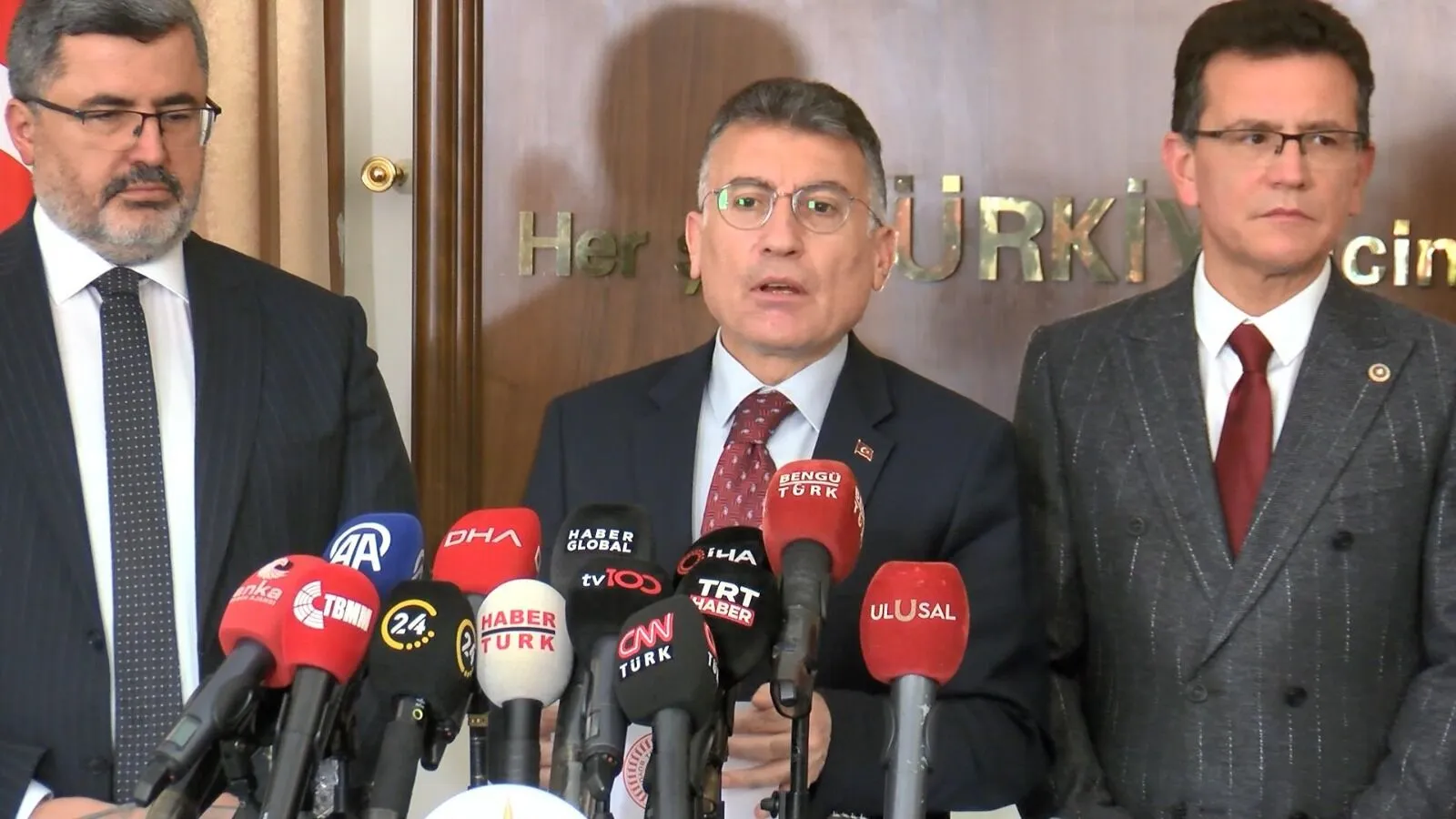 AK Parti Grup Başkanı Abdullah Güler açıkladı: Emekliye zam başta olmak üzere yeni düzenmele Meclis'e geliyor