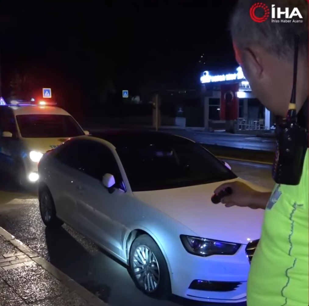 Polis denetiminde hareketli dakikalar: Uyarı ateşine bile aldırış etmedi!