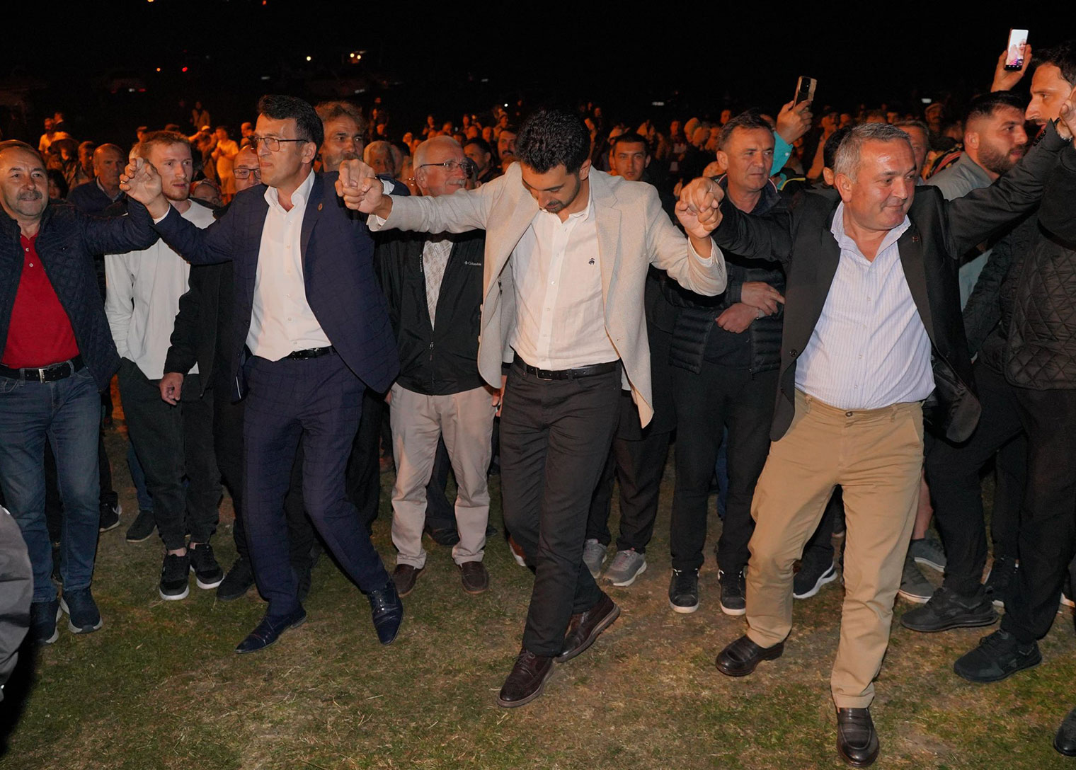 Giresunlular Başkan Eren Ali Bingöl'ü bağrına basarak, Kümbet ağası seçti