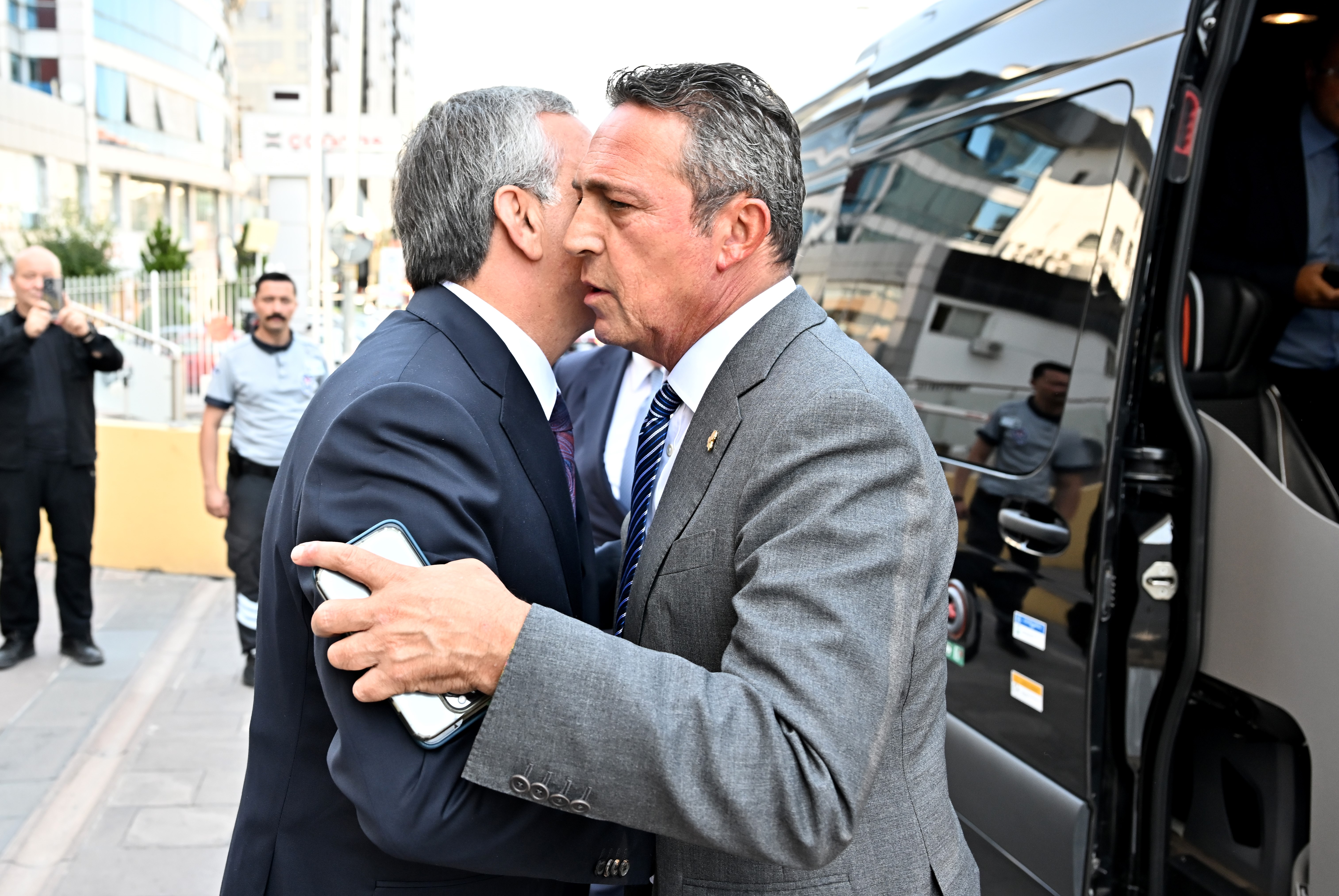 Ali Koç'tan MHP lideri Devlet Bahçeli'ye sürpriz ziyaret