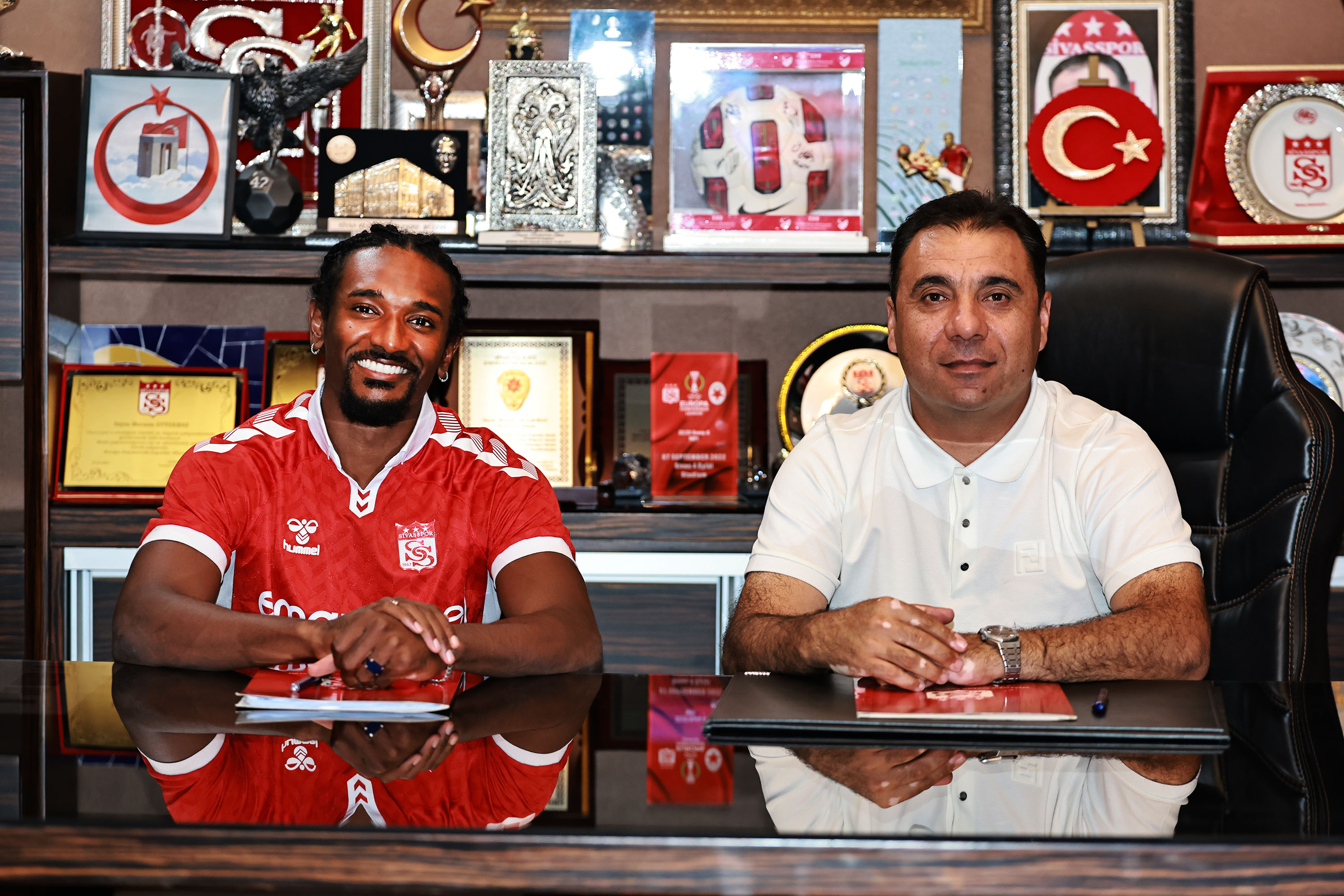 Sivasspor'da yeni transfer: Kongolu futbolcu Samuel Moutoussamy'yi renklerine bağladı