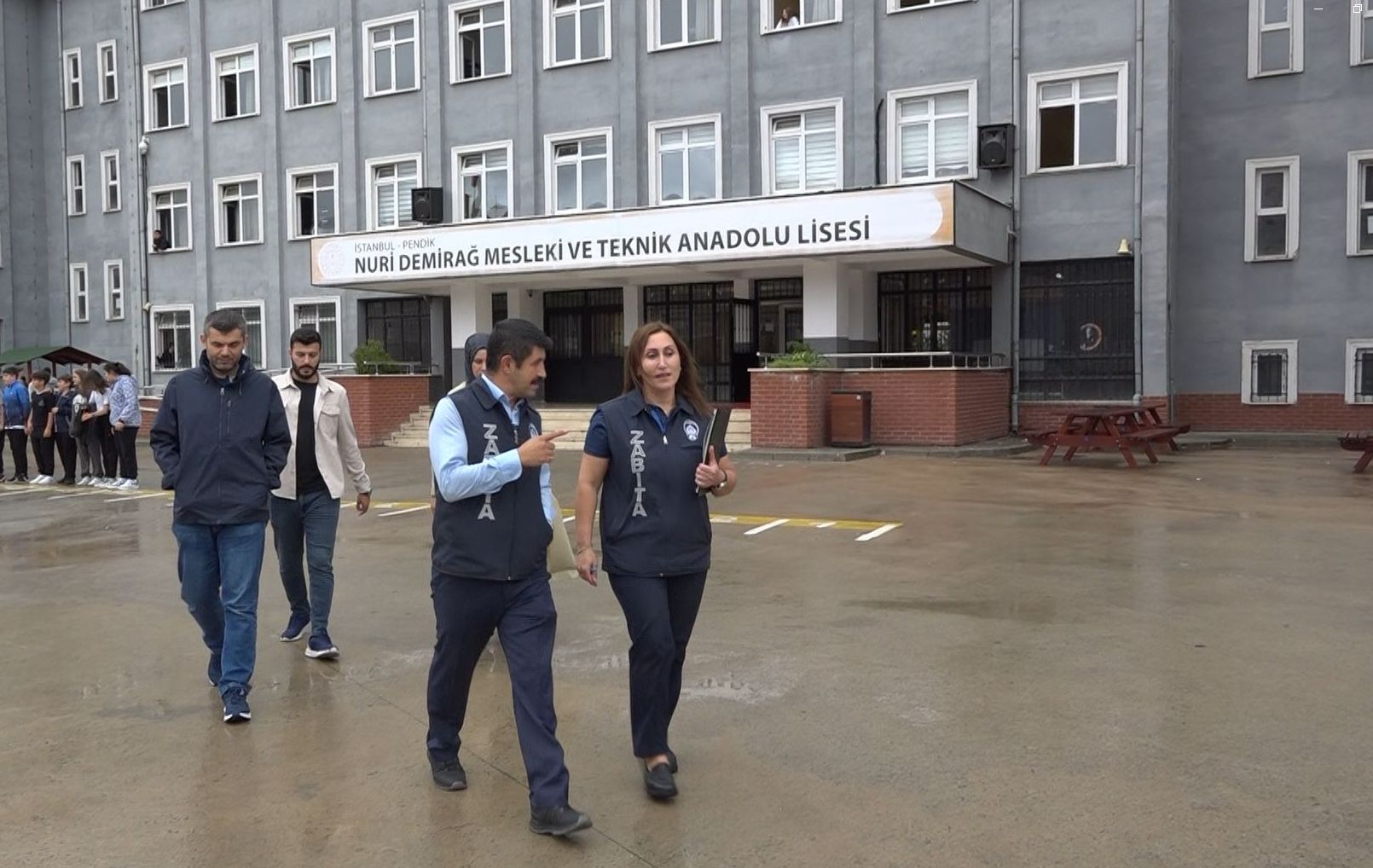 Pendik Belediyesi zabıta ekipleri okul kantinlerine sıkı denetim gerçekleştirerek bir çok kantine cezai işlem uyguladı