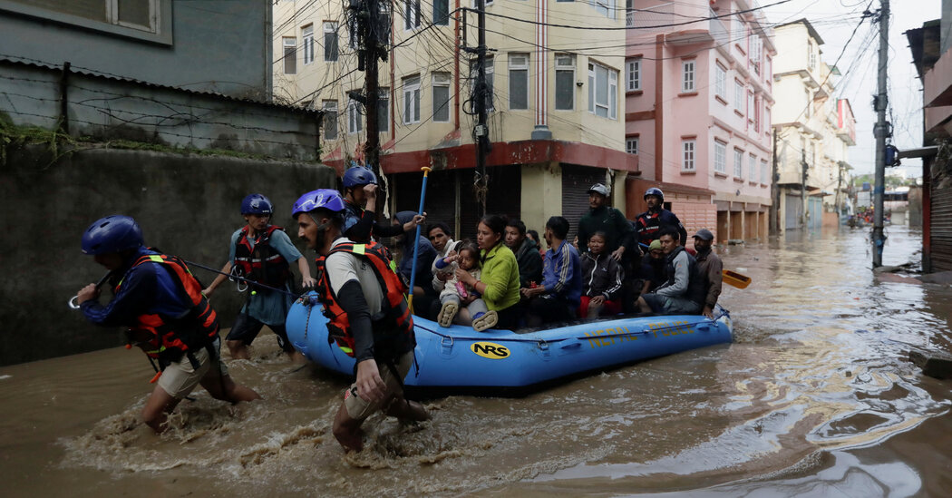 Nepal'de can kaybı artıyor: Şiddetli yağış ve sel yüzlerce can aldı!