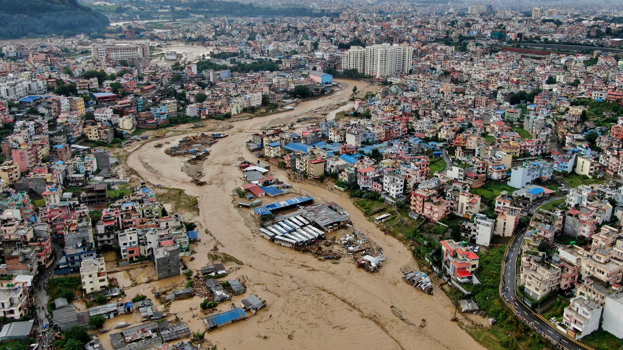 Nepal'de can kaybı artıyor: Şiddetli yağış ve sel yüzlerce can aldı!