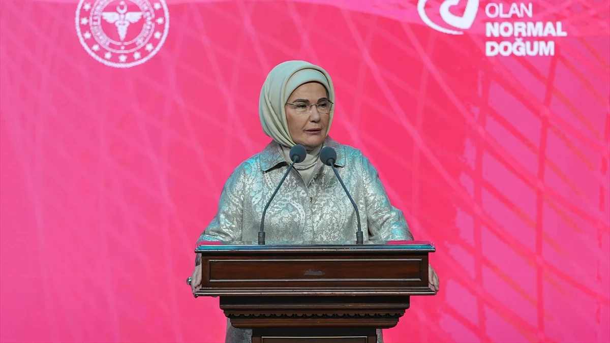 Emine Erdoğan, Beştepe'de düzenlenen "Doğal Olan Normal Doğum" programında anne adaylarına seslendi 