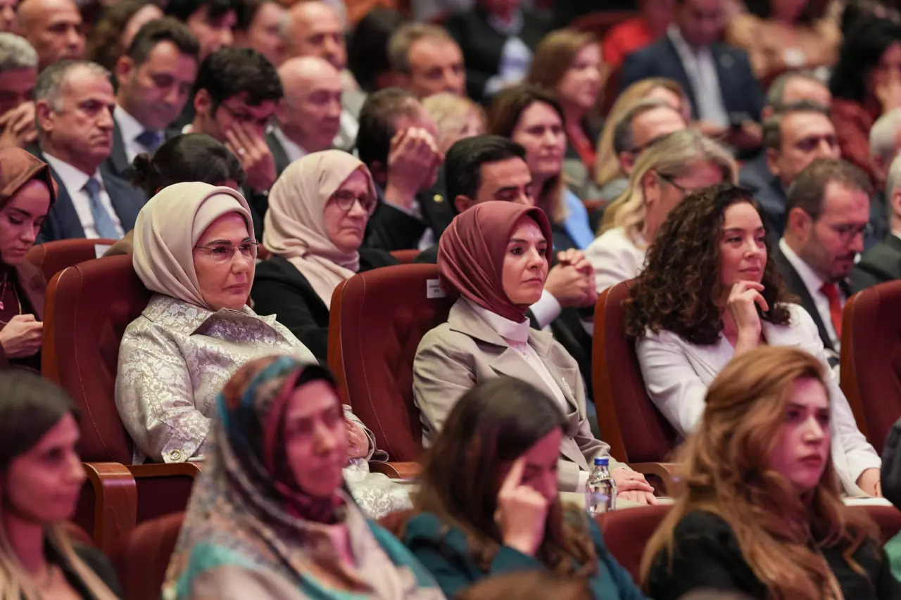 Emine Erdoğan, Beştepe'de düzenlenen "Doğal Olan Normal Doğum" programında anne adaylarına seslendi 