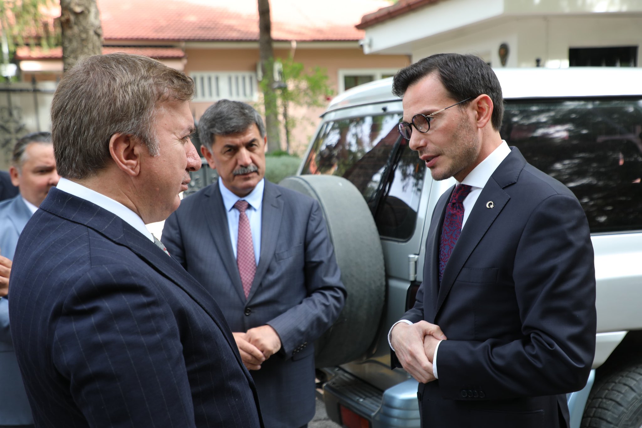 Merhum Recep Yazıcıoğlu'nun, belediye başkanı oğlu babasının makam aracıyla şehir turu yaptı