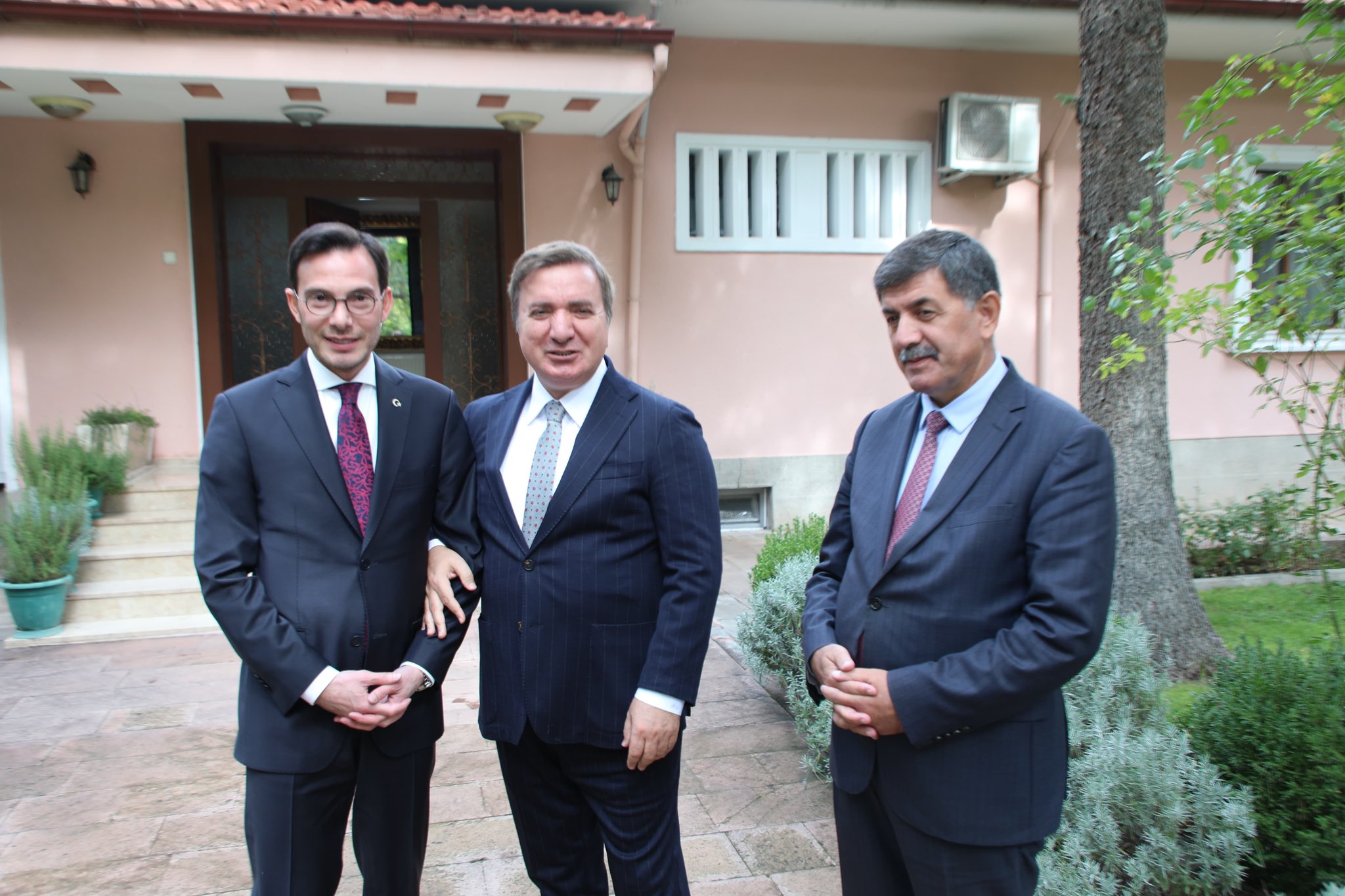 Merhum Recep Yazıcıoğlu'nun, belediye başkanı oğlu babasının makam aracıyla şehir turu yaptı