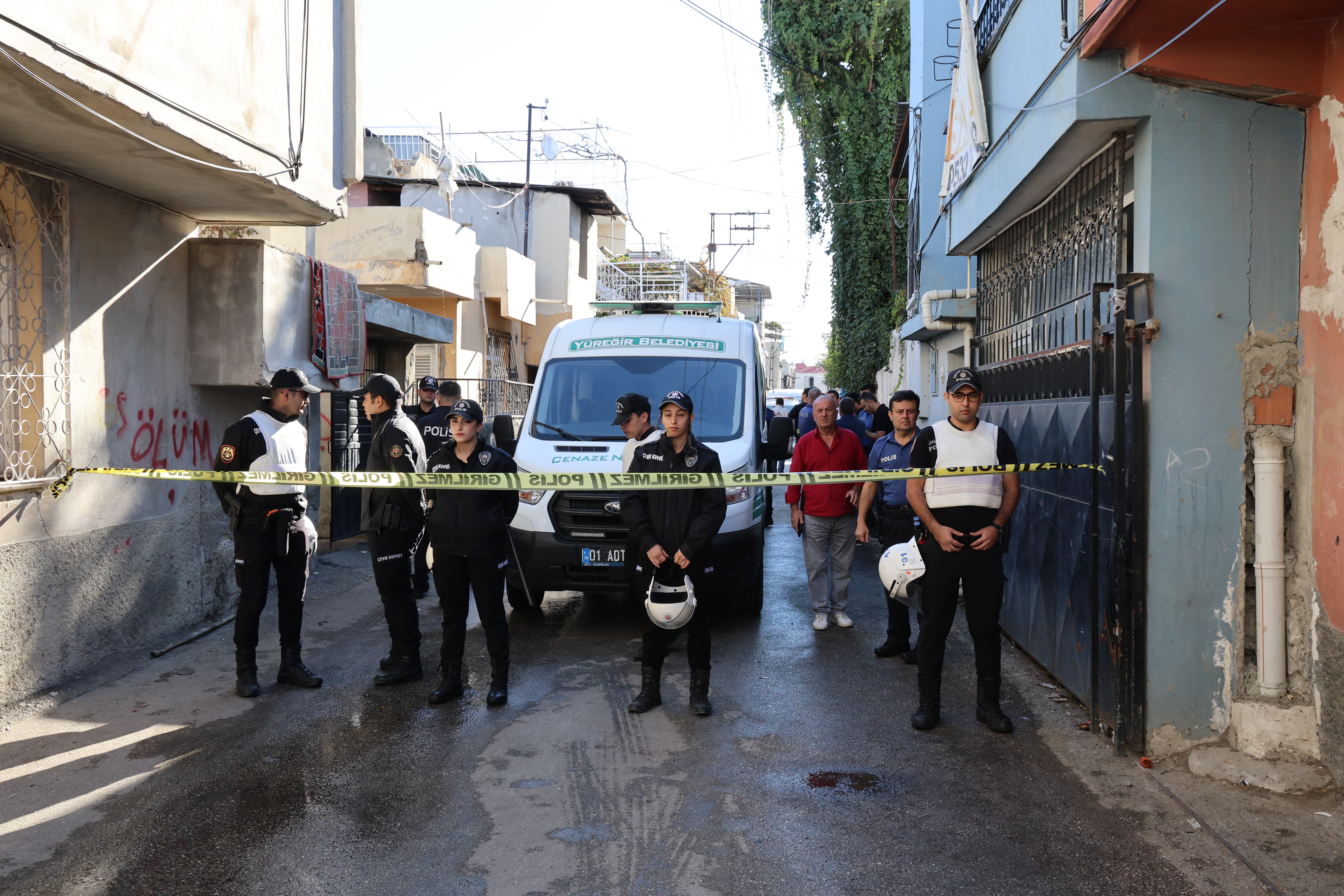 Adana'da feci yangın: Yatağın altına konulan ısıtıcı nedeniyle 3 çocuk yanarak can verdi!