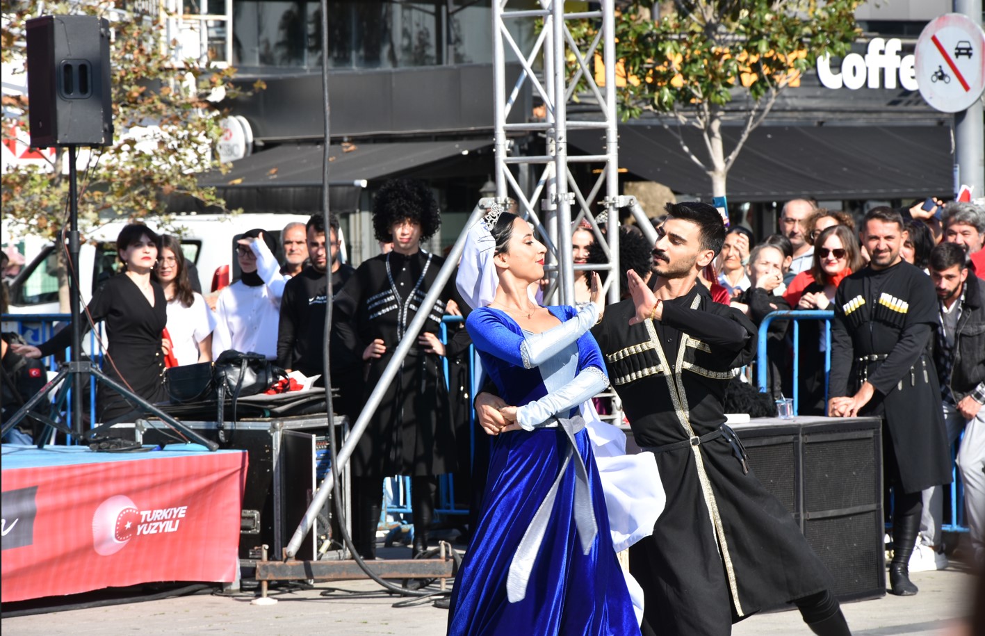 Cumhuriyetimizin Kuruluşunun 101. Yılında, Pendik’te 101 metrelik Türk bayrağı açıldı