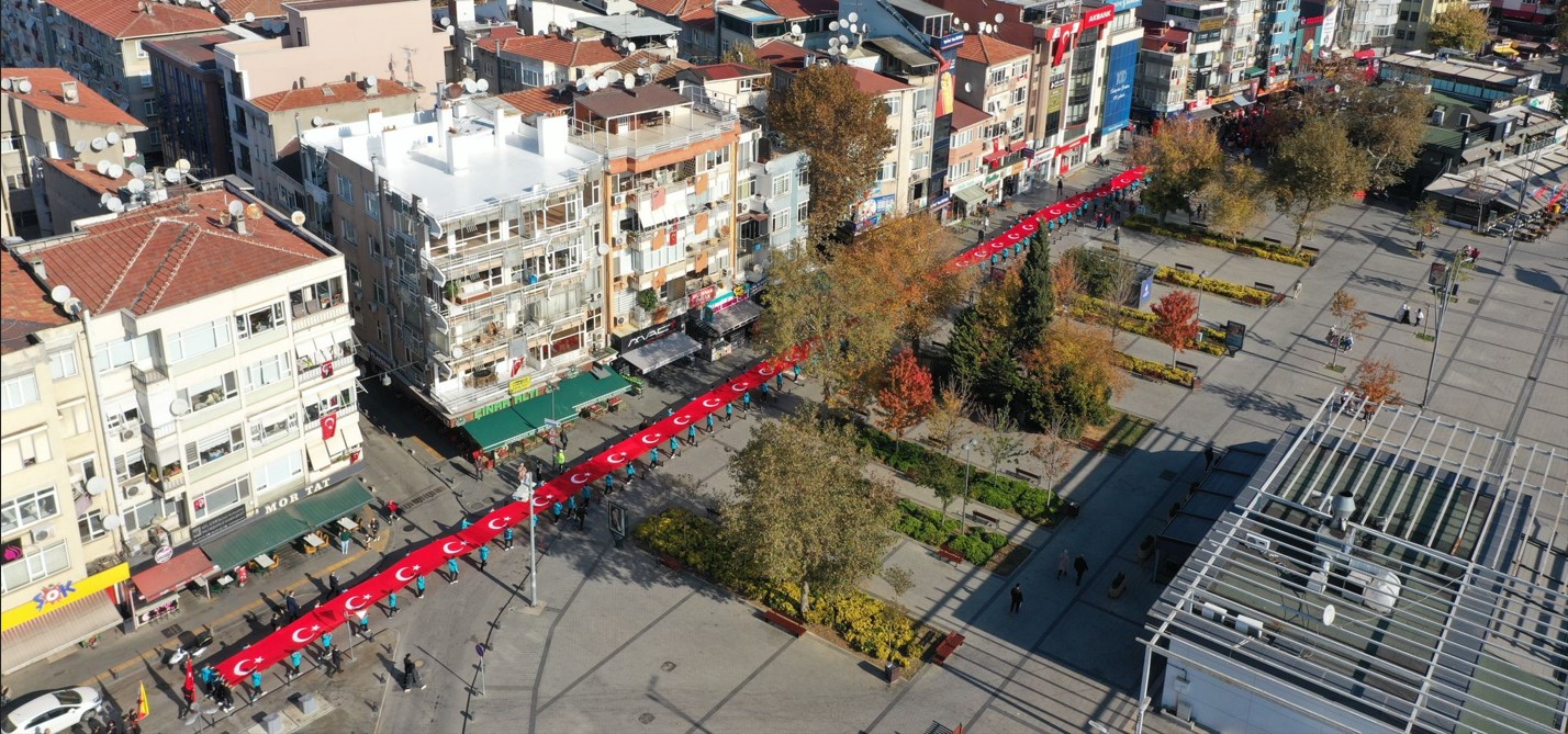 Cumhuriyetimizin Kuruluşunun 101. Yılında, Pendik’te 101 metrelik Türk bayrağı açıldı