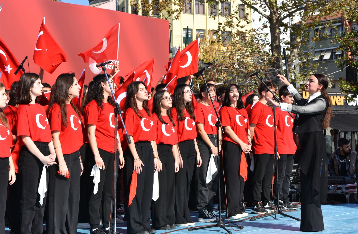 Cumhuriyetimizin Kuruluşunun 101. Yılında, Pendik’te 101 metrelik Türk bayrağı açıldı