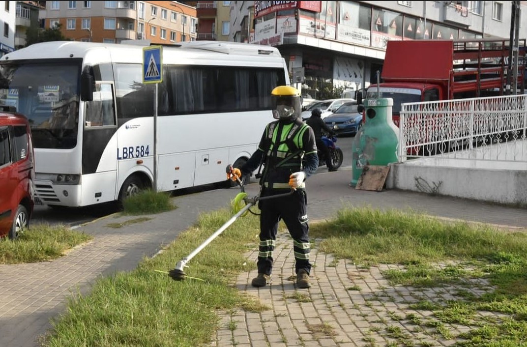 Pendik Belediyesinden topyekün temizlik: 100 Personel 20 araç aynı anda çalışıyor 