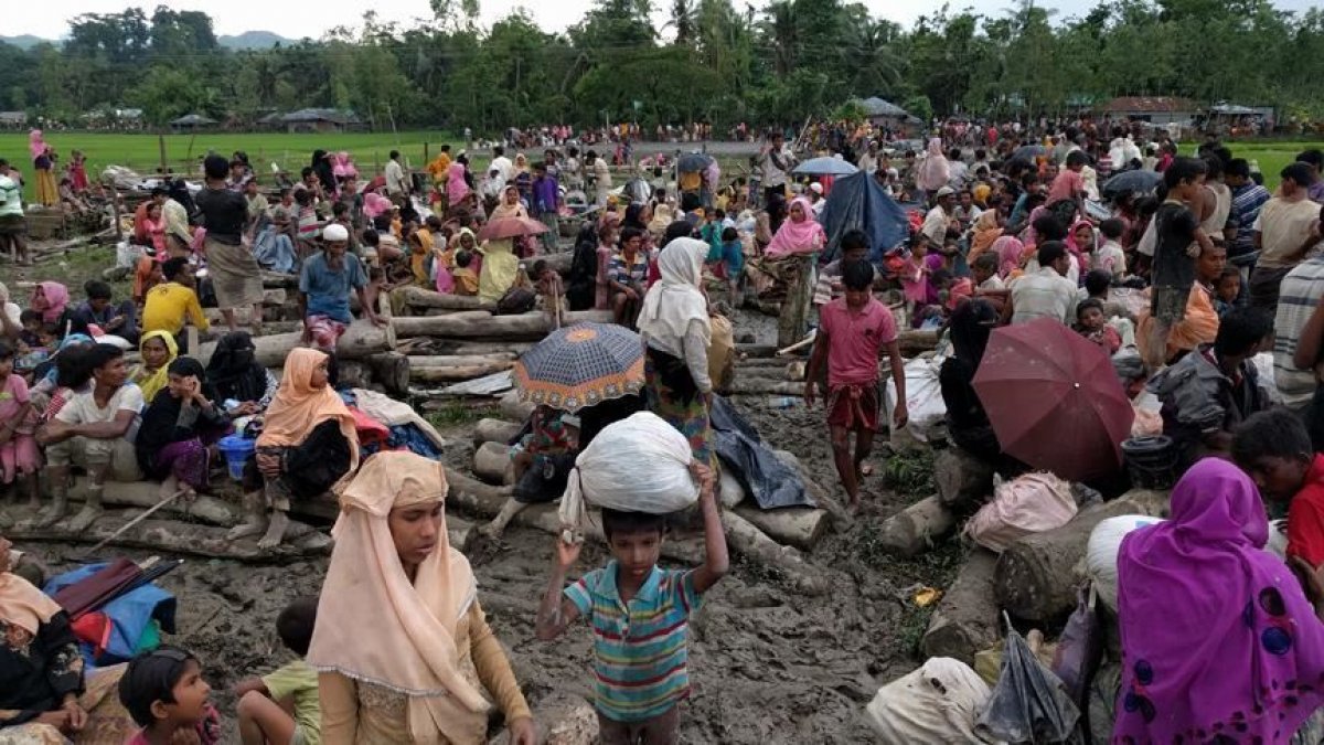 Myanmar'daki zulümden kaçış: 93 Arakanlı Müslüman yolda hayatını kaybeden 6 ceset ile Endonezya'ya ulaştı...