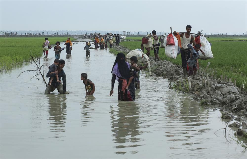 Myanmar'daki zulümden kaçış: 93 Arakanlı Müslüman yolda hayatını kaybeden 6 ceset ile Endonezya'ya ulaştı...