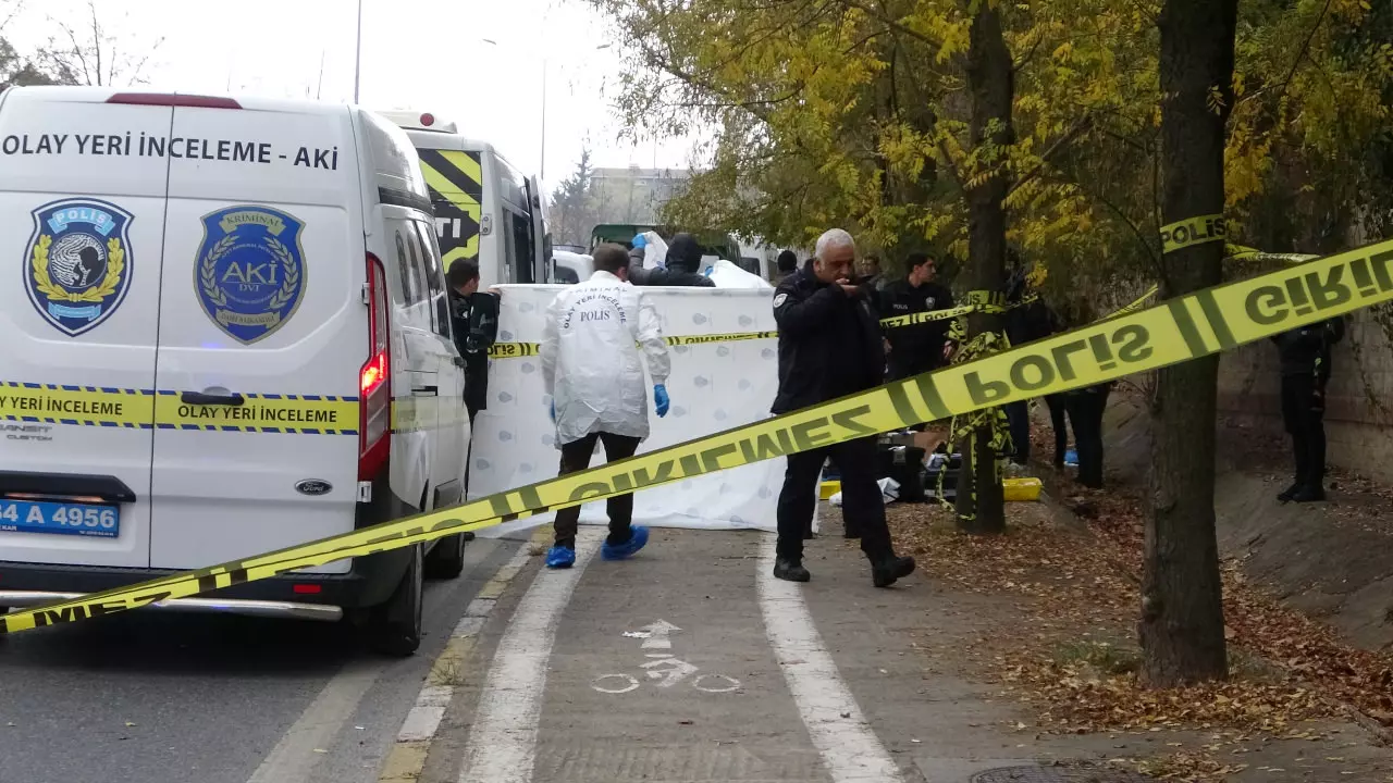 İstanbul Pendik'te sevgili dehşeti: Okul servisi içinde önce kız arkadaşını sonre kendini vurdu!