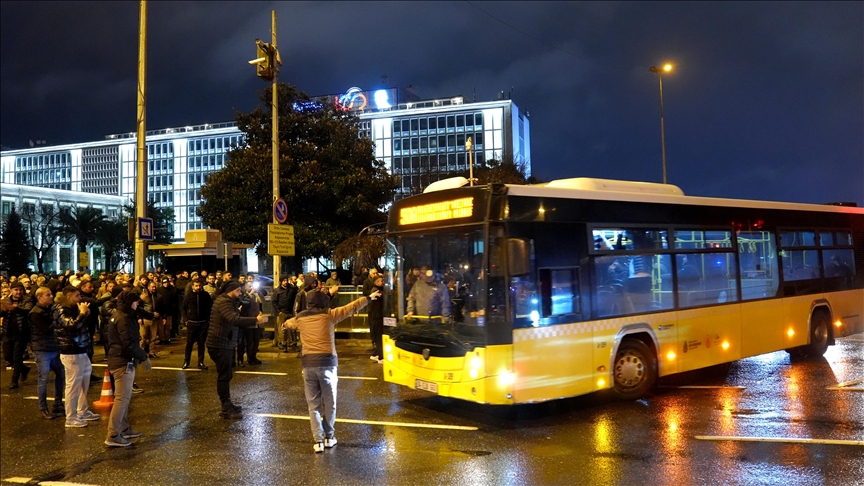 İETT'ye bağlı özel halk otobüsü sahipleri, Saraçhane'de toplandı, ''Ödemelerini alamıyoruz''