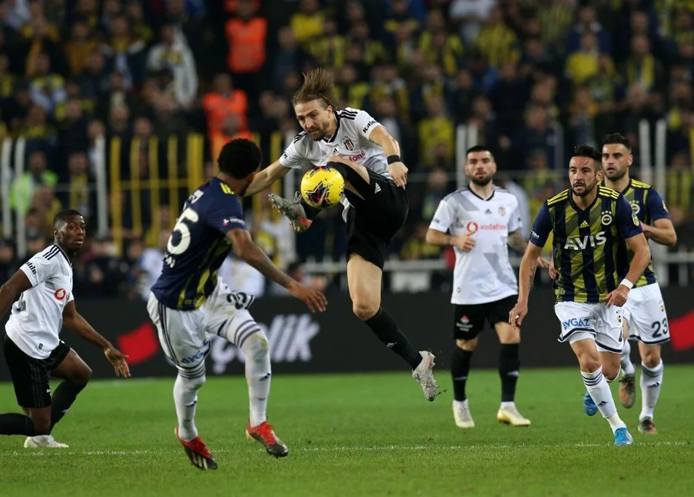 Derbi heyecanı devam ediyor! Beşiktaş-Fenerbahçe derbisinde, işte o hakem düdük çalacak!