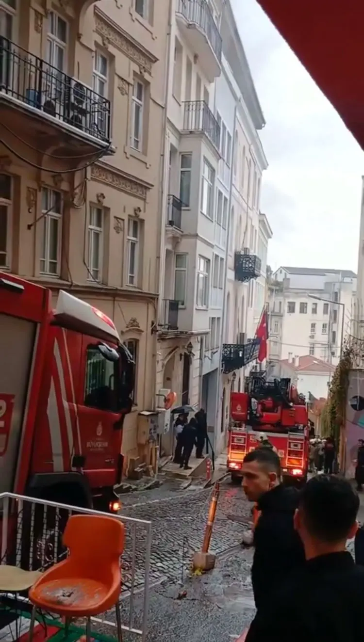 Beyoğlu’nda hareketli dakikalar: Masonlar Derneği yandı!