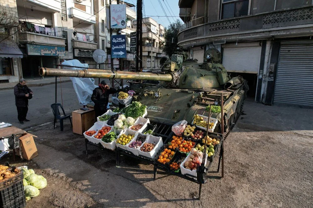 Suriyeli esnaftan anlamlı mesaj: Esad'ın tanklarını manav tezgahına çevirdi!