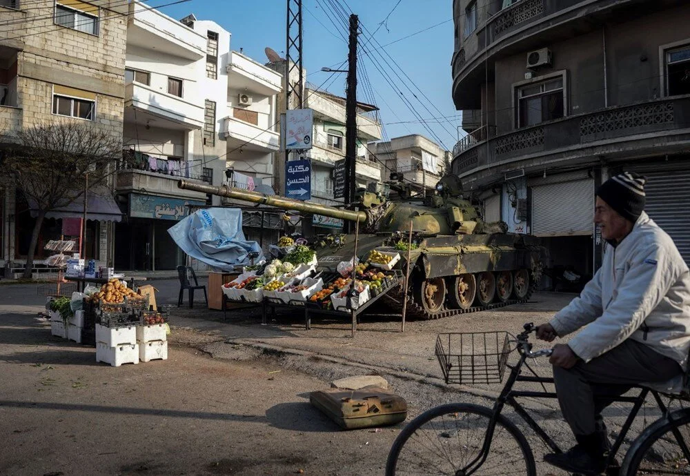 Suriyeli esnaftan anlamlı mesaj: Esad'ın tanklarını manav tezgahına çevirdi!