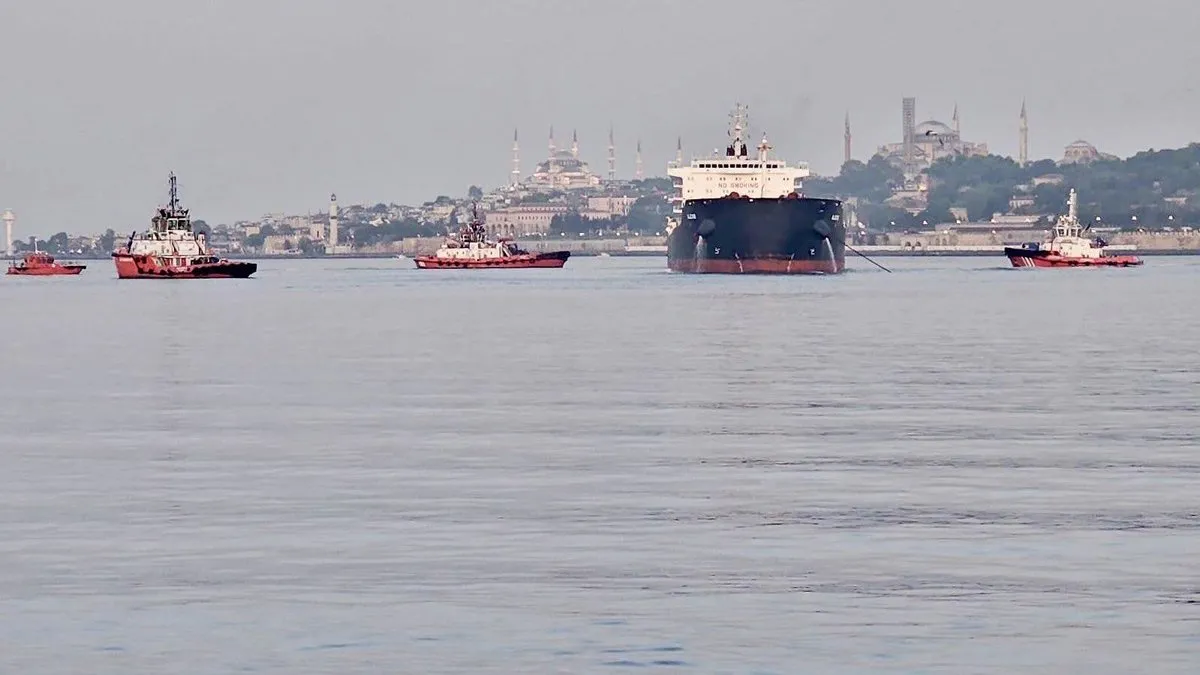 İstanbul Boğazı'nda gemi trafiği çift yönlü kapatıldı: "Cordelia Moon" isimli tanker Boğaz'da arıza yaptı!