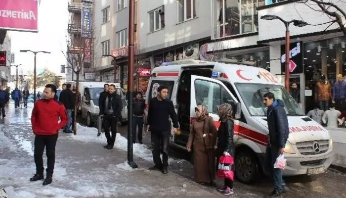 Başına buz kütlesi düşen genç yoğun bakımdan çıkamadı: Okulunda tören düzenlenecek...