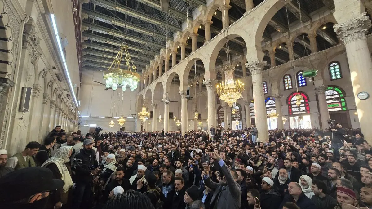 Son dakika! Emevi Camii’nde izdiham çıktı: Ölü ve yaralılar var!