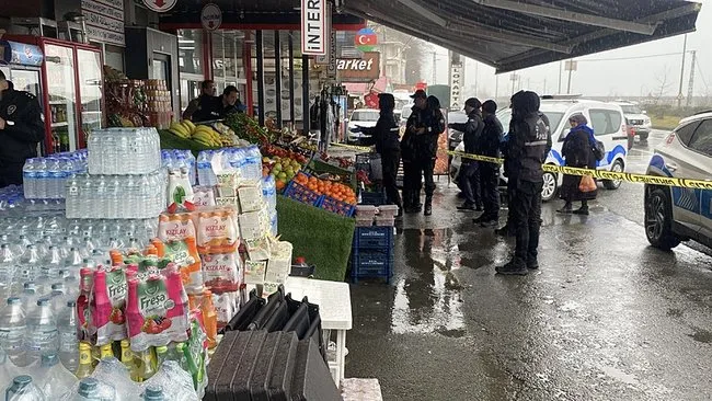 Oğlunu darp ettiğini iddia etti: Marketi basan kadın, çalışana kurşun yağdırdı!