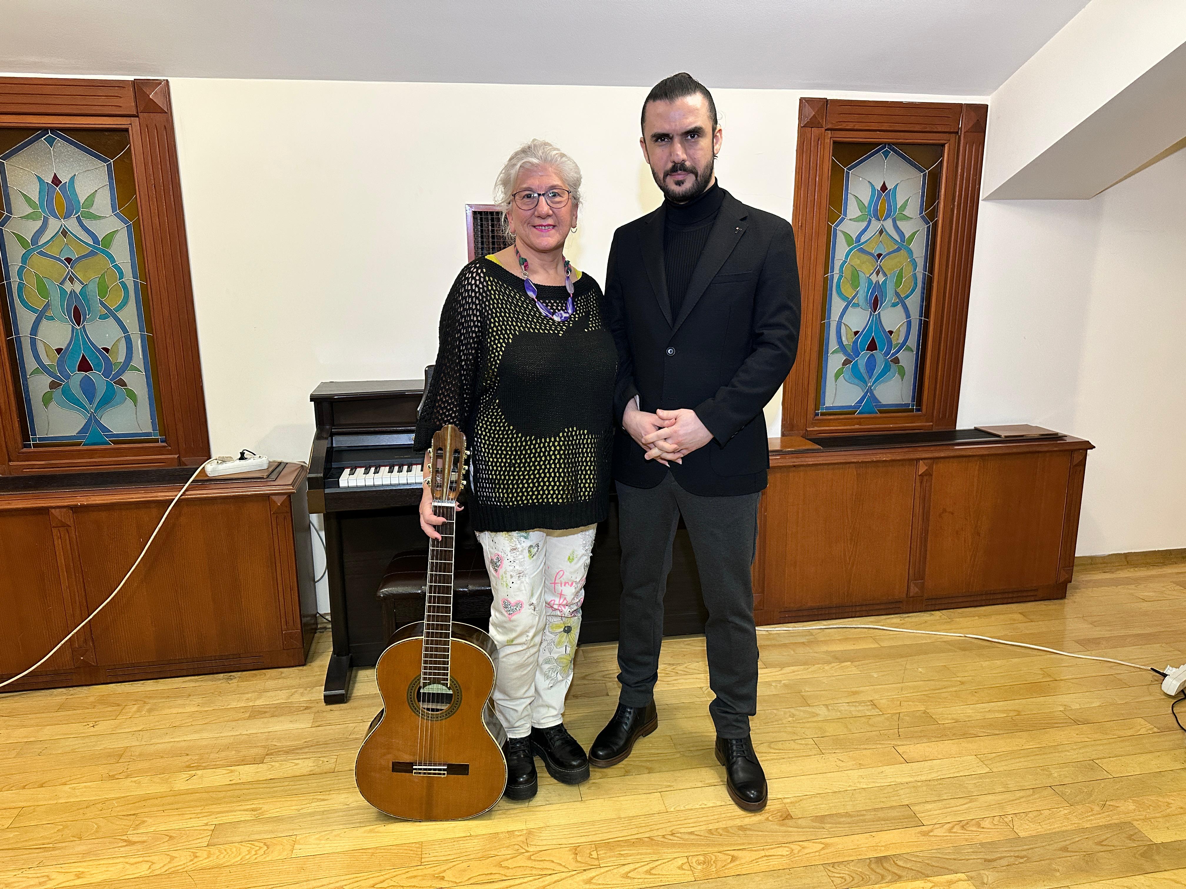 Pendik Belediyesi Sanat Akademisi, sanata gönül verenleri başarıya taşıdı: 65 Yaşında gitarist oldu!