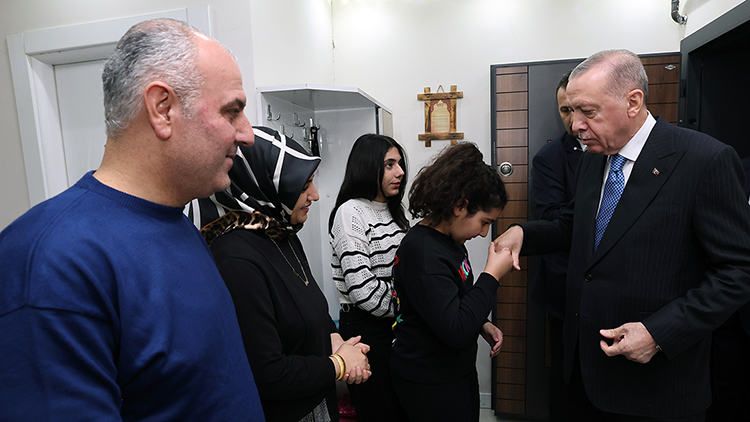 Cumhurbaşkanı Erdoğan, söz verdiği davete icabet etti: Malatya'da Uludağ ailesini ziyaret etti