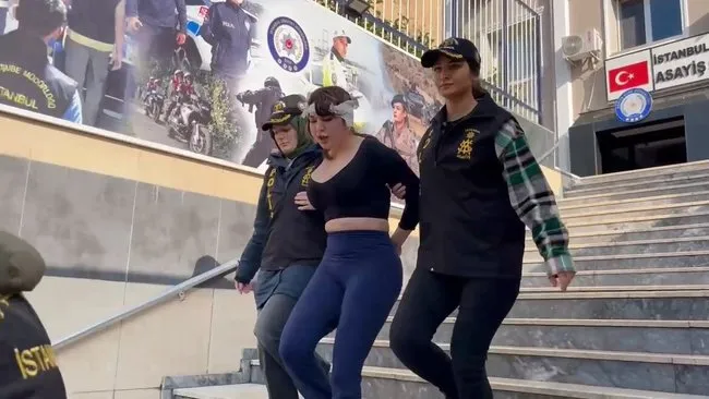 'Süt' lakaplı kadının sosyal medyadaki ahlaksızlığına son verildi: Serbest kalan kocası da tutuklandı!