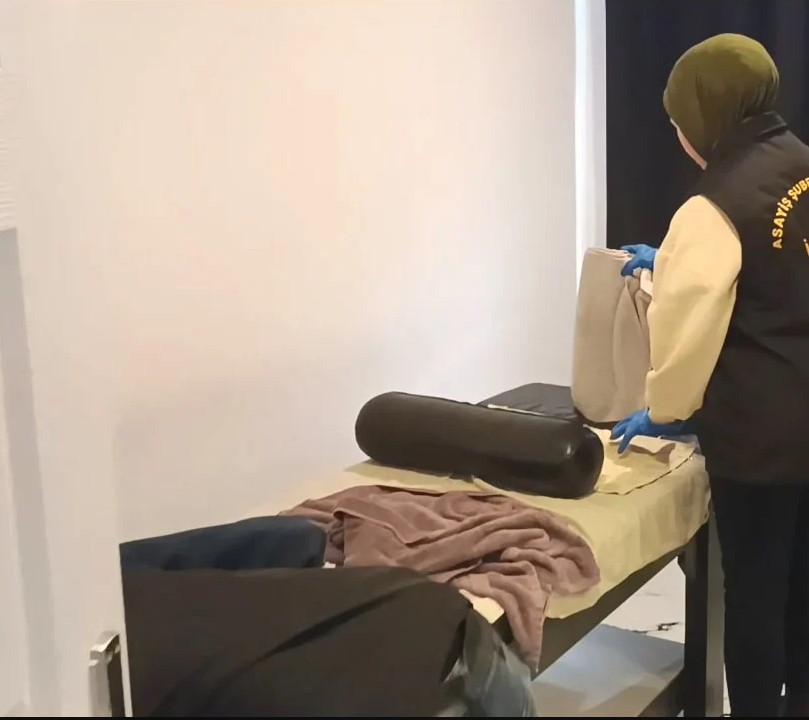 Masaj salonunda kamera şoku: İki şüpheli gözaltına alındı!