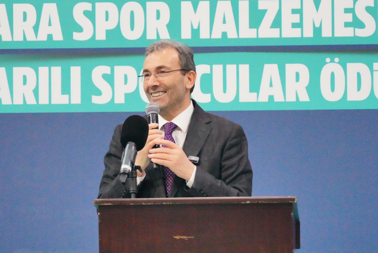 Pendik Belediyesi'nden 172 Okula Spor Malzemesi Desteği...