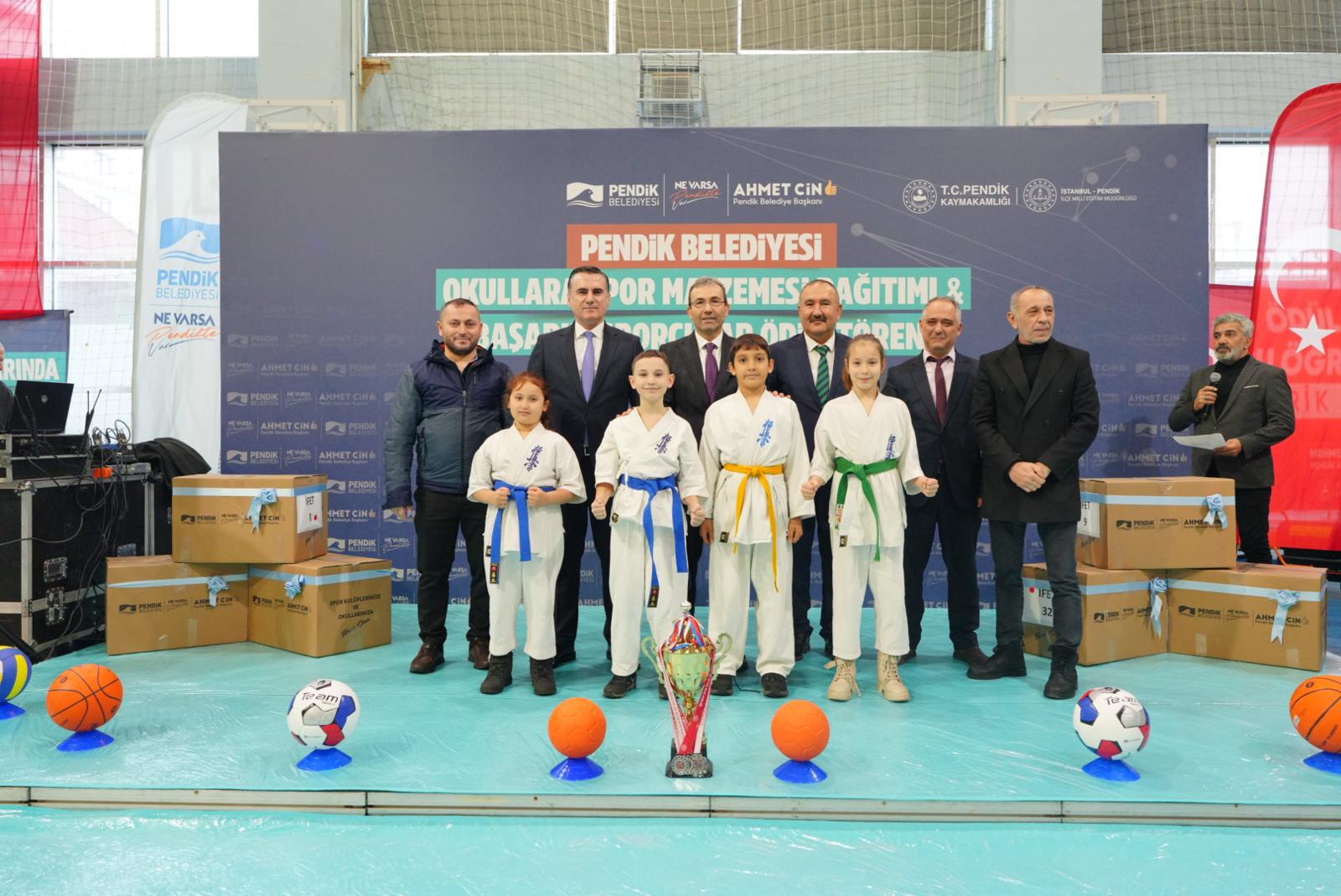 Pendik Belediyesi'nden 172 Okula Spor Malzemesi Desteği...